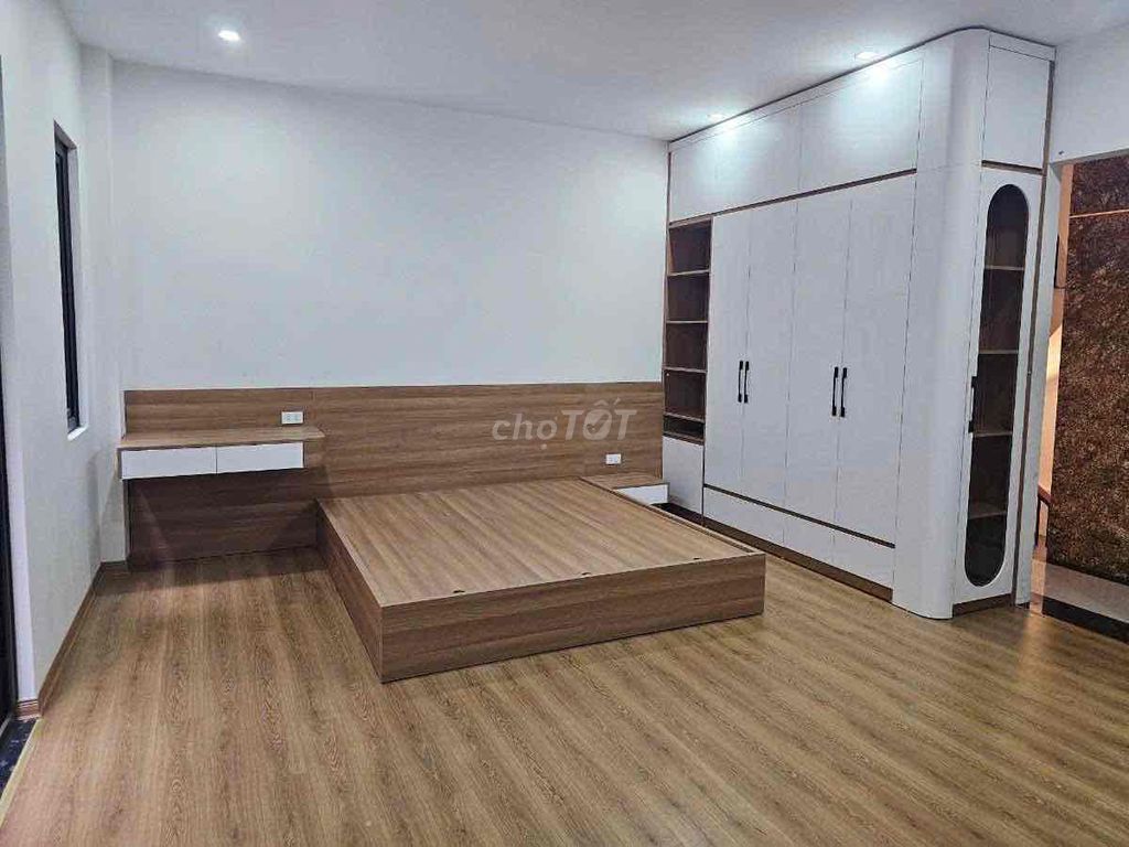 Rent a new six-story elevator building 100% full of 18 million.