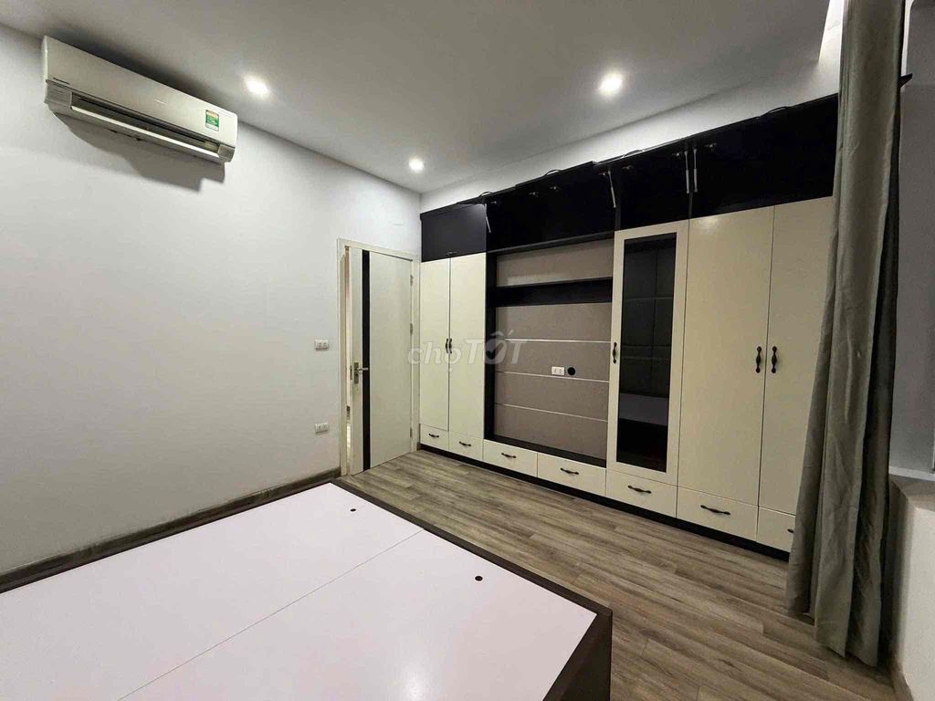 Rent a four-stiming facility full-level furniture. 16.5 million.