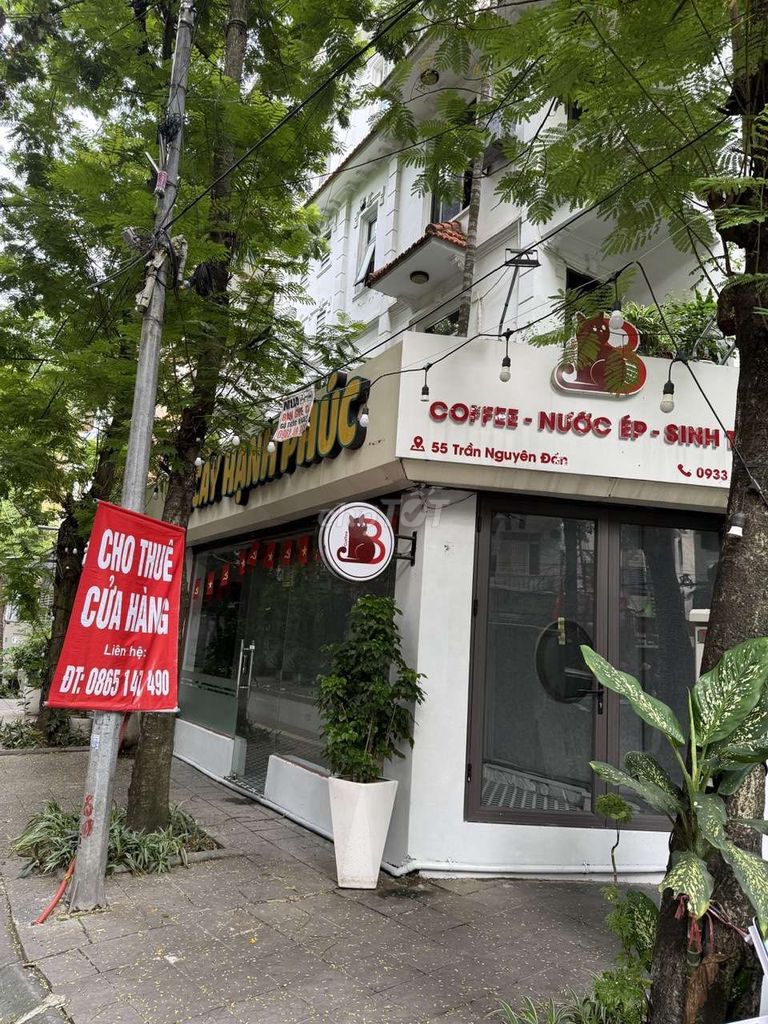It's the owner who rents the Trần Nguyên Đán street house.