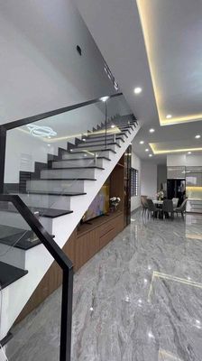 Rent the University of Love, 5 x 20, 3 fourth floor bedroom. Price: 22 million a month.
