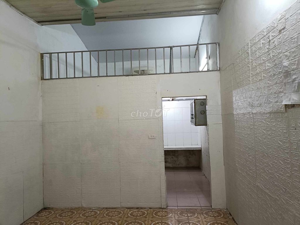 Rent a private house 4 with a Nguyễn Văn Cừ attic.