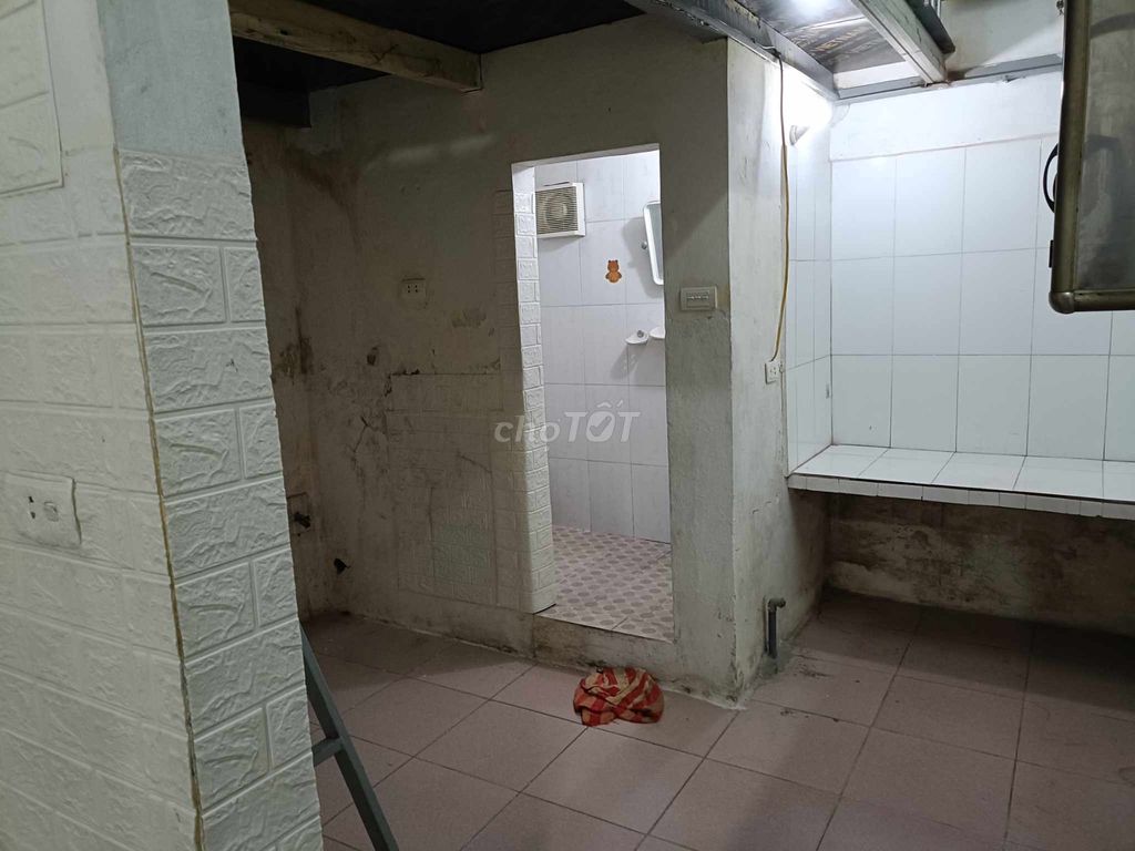 Rent a private house 4 with a Nguyễn Văn Cừ attic.