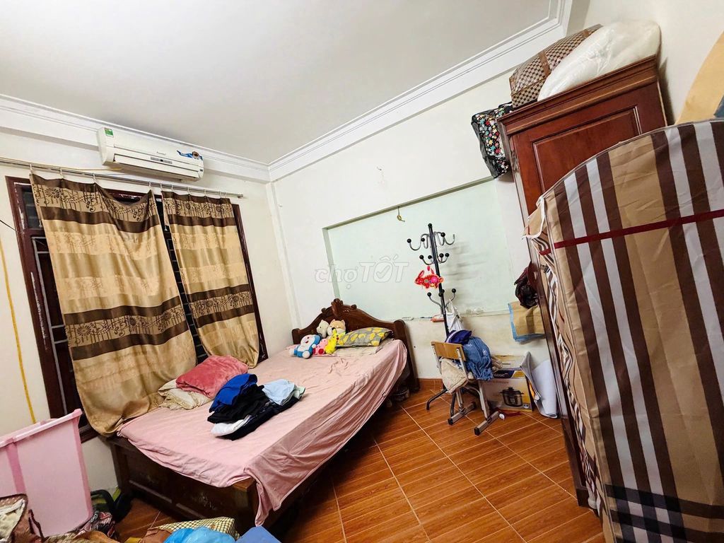 Rent a four-story Lĩnh Nam, 36 meters, 4 bedroom, full interior.