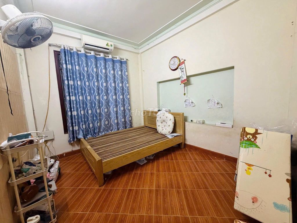 Rent a four-story Lĩnh Nam, 36 meters, 4 bedroom, full interior.