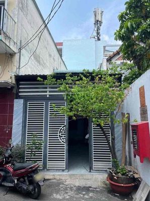 5-foot-wide building. 3-story bedroom.