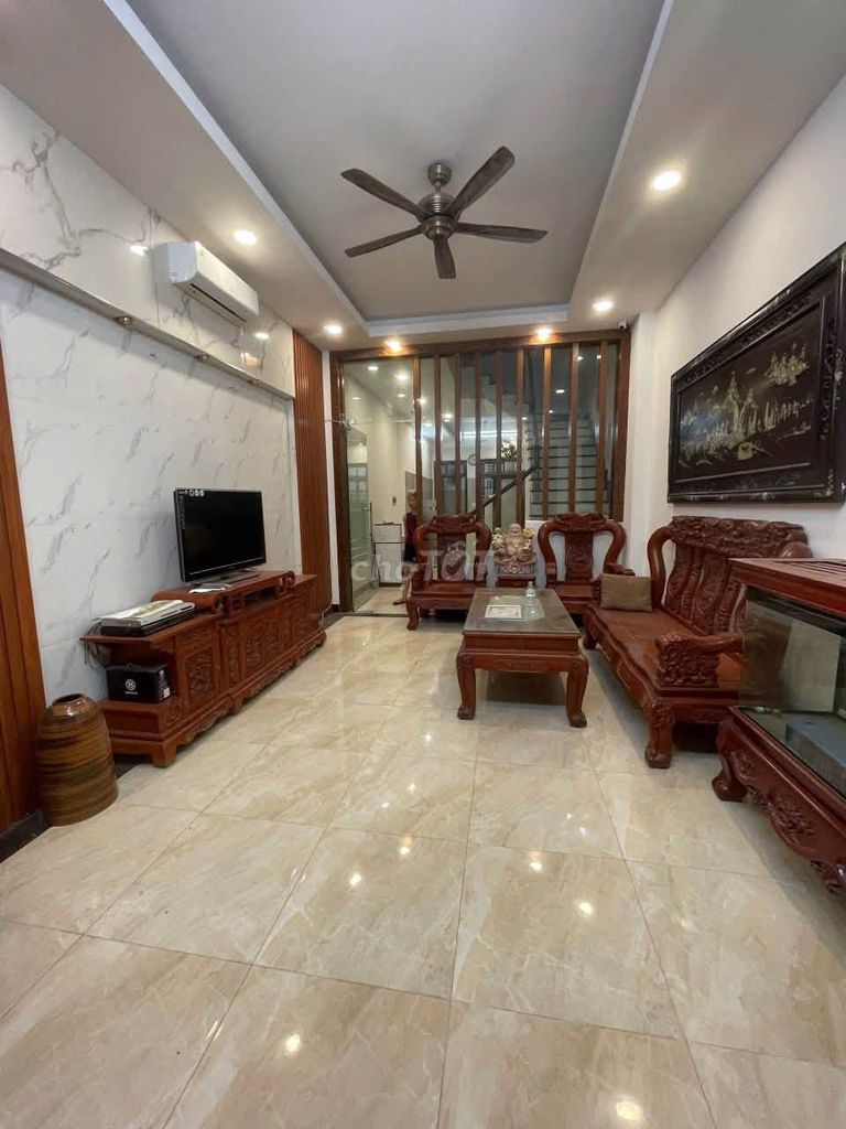 Rent a four-story business alley, 76 meters, 6 sleeping