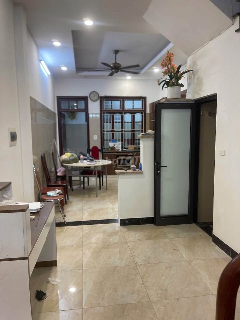 Rent a four-story business alley, 76 meters, 6 sleeping