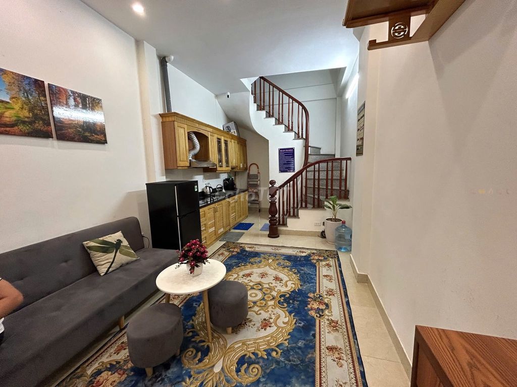 Rent a five-story building, 30 m/2/320, near the Plaza Sword Lake, Hanoi