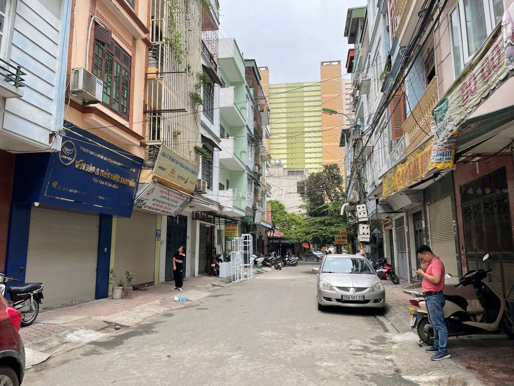 Rent a five-story building, 30 m/2/320, near the Plaza Sword Lake, Hanoi