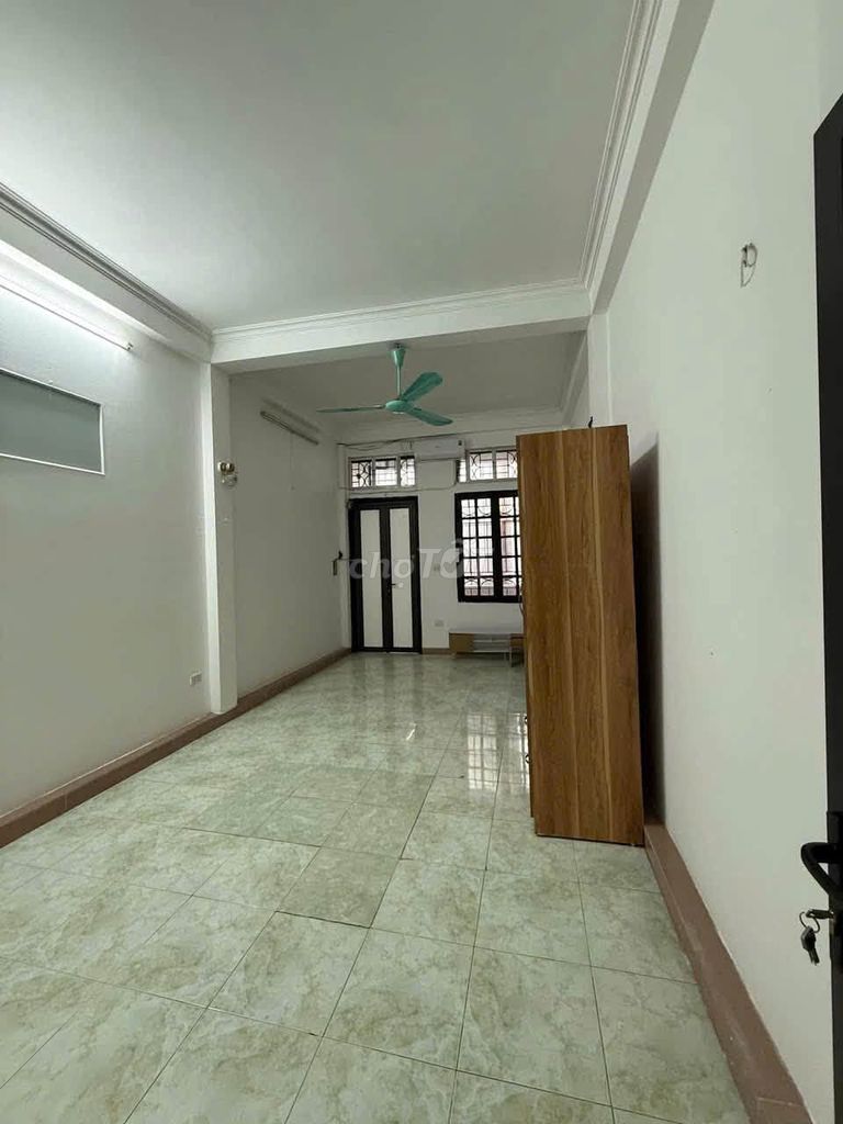 Rent the original 40 m2 x 3 floors, 3 bedrooms, Hoàng Mai