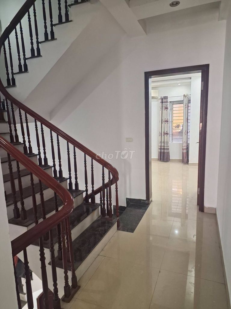 Qq180 meters, 4 stories, 16 million a month.