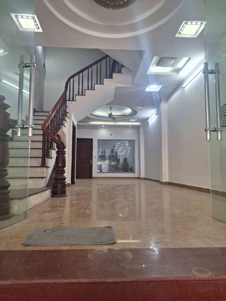 Qq180 meters, 4 stories, 16 million a month.