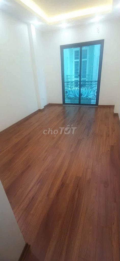 Rent the house with a Xuân Đỉnh elevator.