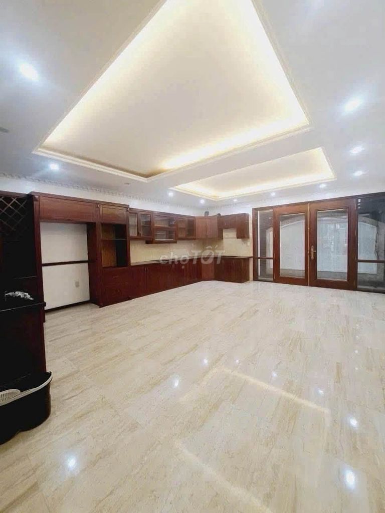 Rent the house 5 floors 100 meters Lạc Long Quân, Tây Hồ, with the elevator.