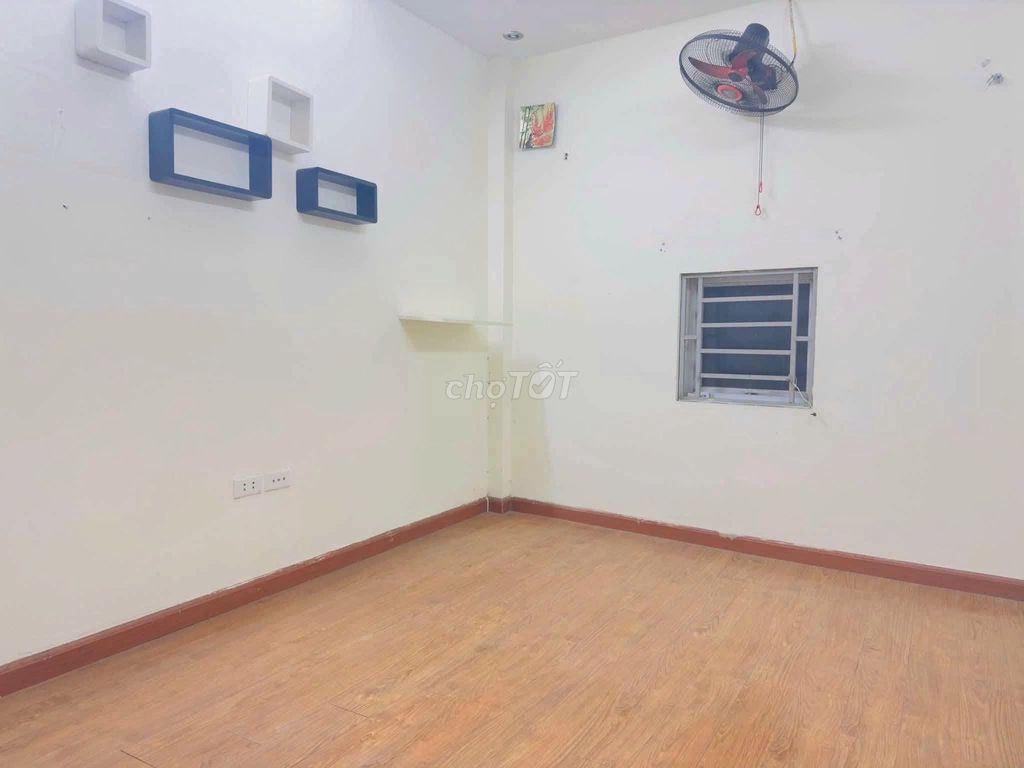 Rent 5 floors of Đội Cấn, Ba Đình, 40 meters2, 5 bedrooms, full interior