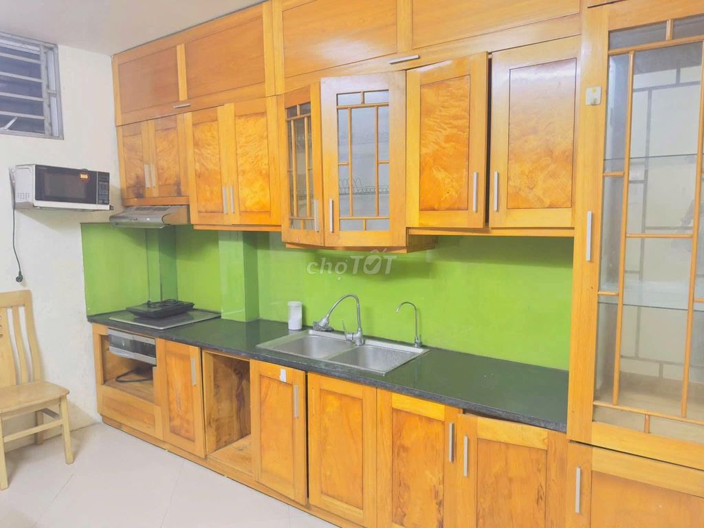Rent 5 floors of Đội Cấn, Ba Đình, 40 meters2, 5 bedrooms, full interior