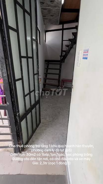 Rent a two-story house near the school, market, good security.