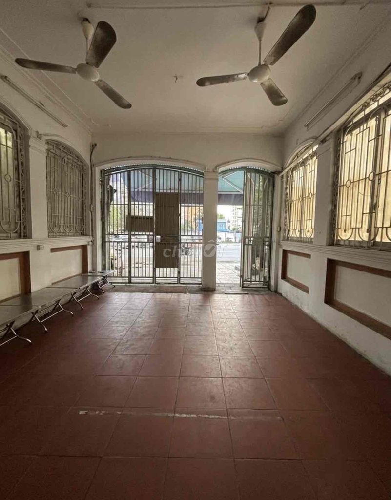 Let's rent a 100 m2 4th floor Ngõ 42 Thịnh Liệt