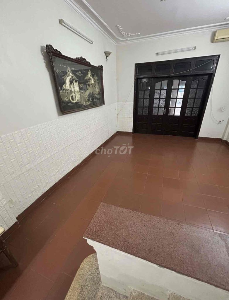 Let's rent a 100 m2 4th floor Ngõ 42 Thịnh Liệt