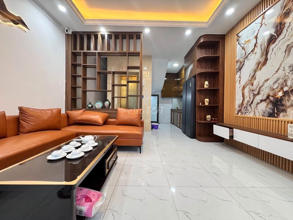 Rent a whole house full of supplies, elevator at Lĩnh Nam.