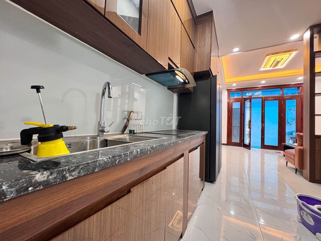 Rent a whole house full of supplies, elevator at Lĩnh Nam.