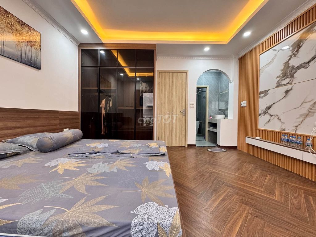 Rent a whole house full of supplies, elevator at Lĩnh Nam.