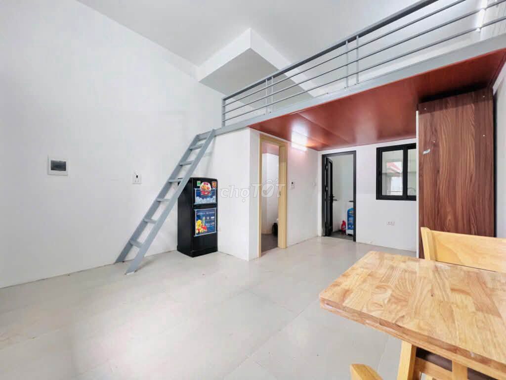 New house, large guards, four people staying, five million a month.