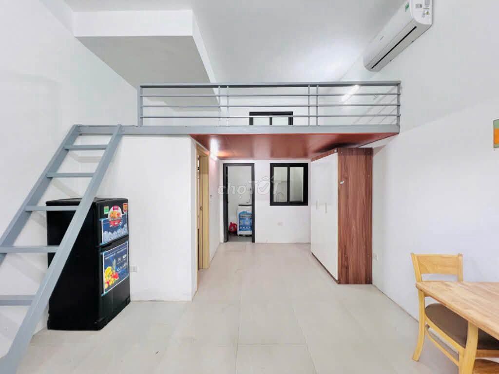 New house, large guards, four people staying, five million a month.