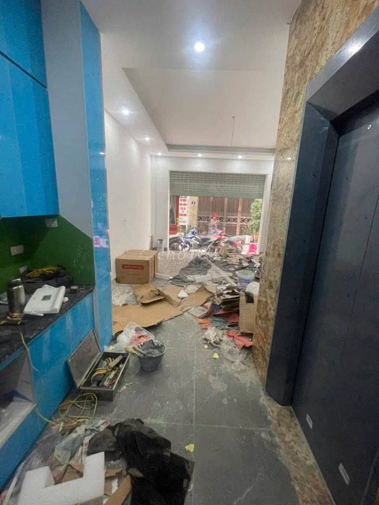 Rent a five-story elevator at Vĩnh Hưng, Hanoi