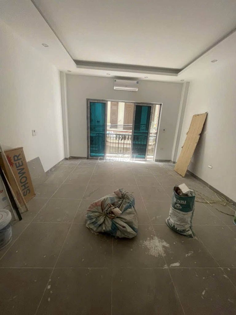 Rent a five-story elevator at Vĩnh Hưng, Hanoi