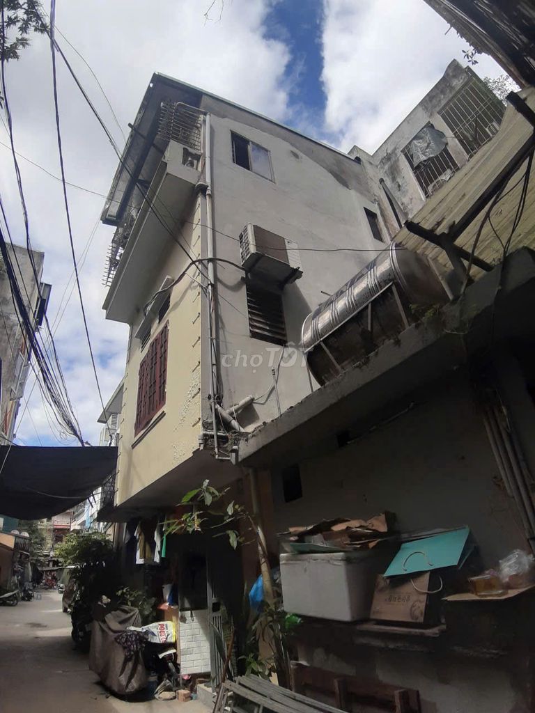 Houses that haven't been used for long-term young families.