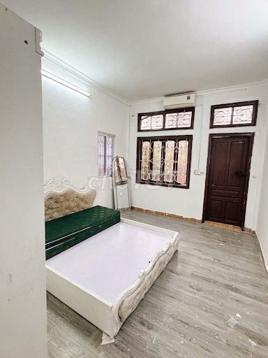 Rent a three-story apartment 378 Nguyễn Khoái Vĩnh Tuy.