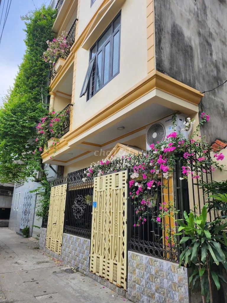 Rent the original house in Văn Cao.