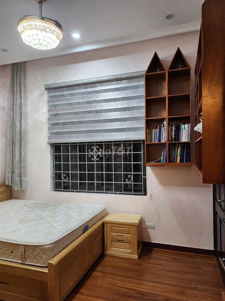 Rent the original house in Văn Cao.