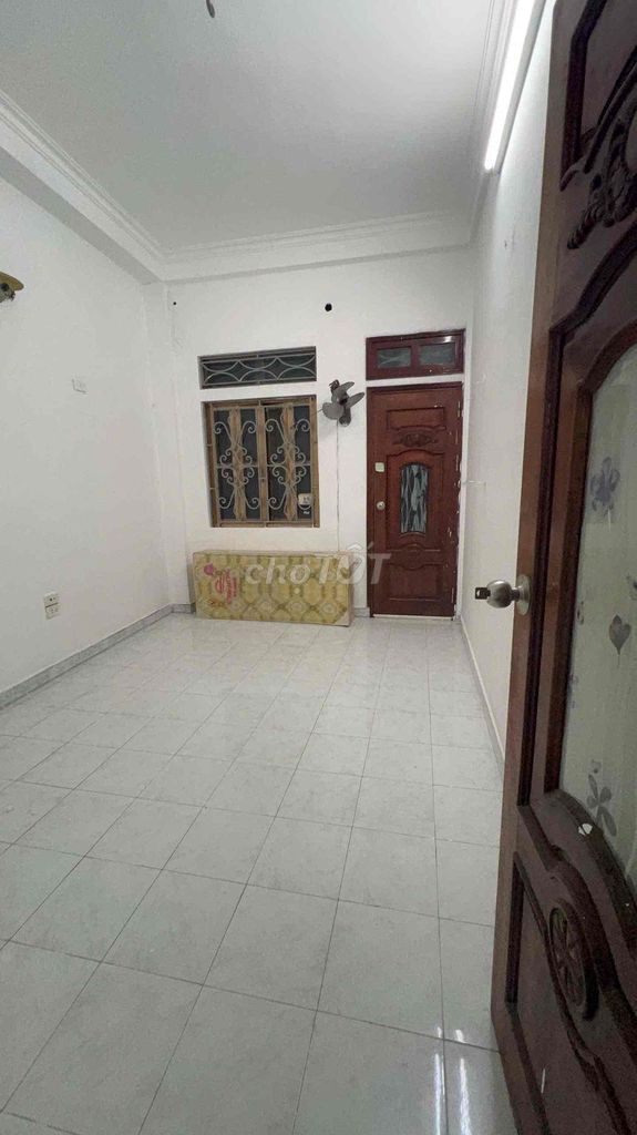 To rent his own house to meet Khâm Thiên market