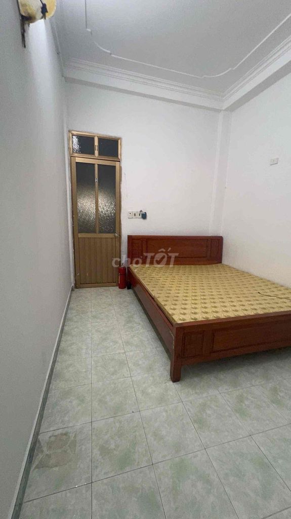 To rent his own house to meet Khâm Thiên market