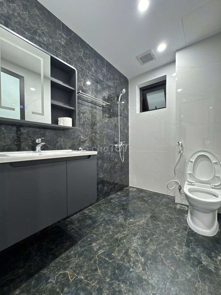 It's the owner of the villa. Lê Trọng Tấn, Stay and Do office.