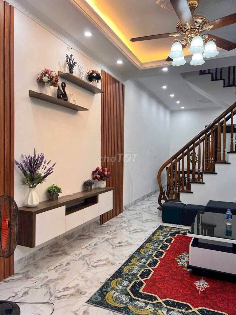 Nice house 4 sleeps full of furniture 35 meters 3 floors 9 million a month