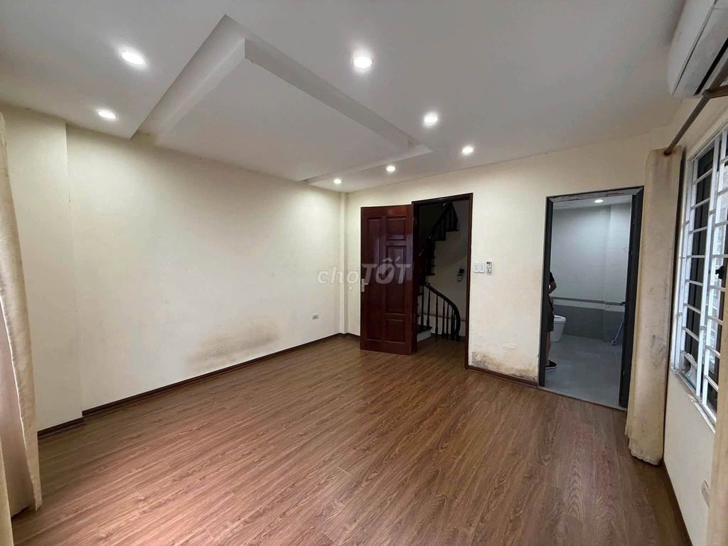 Rent the original Ngọc Lâm, Long Biên, 5 stories, 3 sleeps
