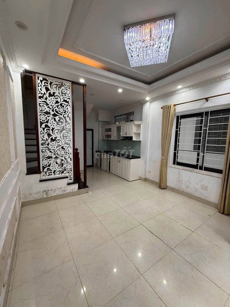 Rent the original Ngọc Lâm, Long Biên, 5 stories, 3 sleeps