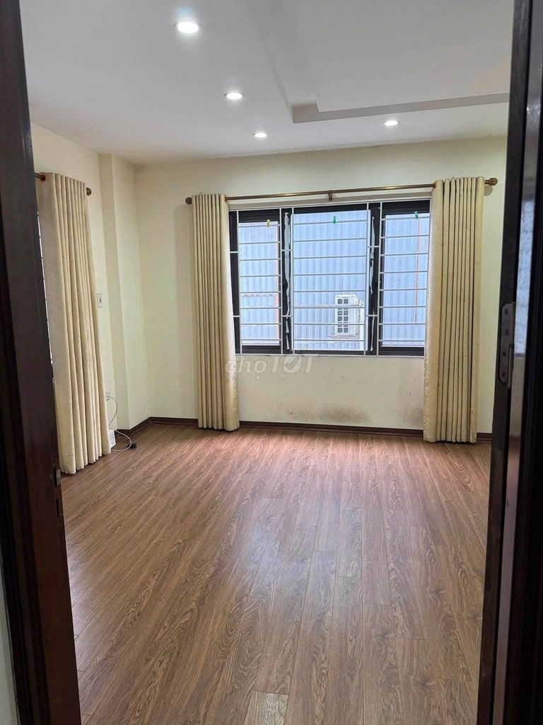 Rent the original Ngọc Lâm, Long Biên, 5 stories, 3 sleeps