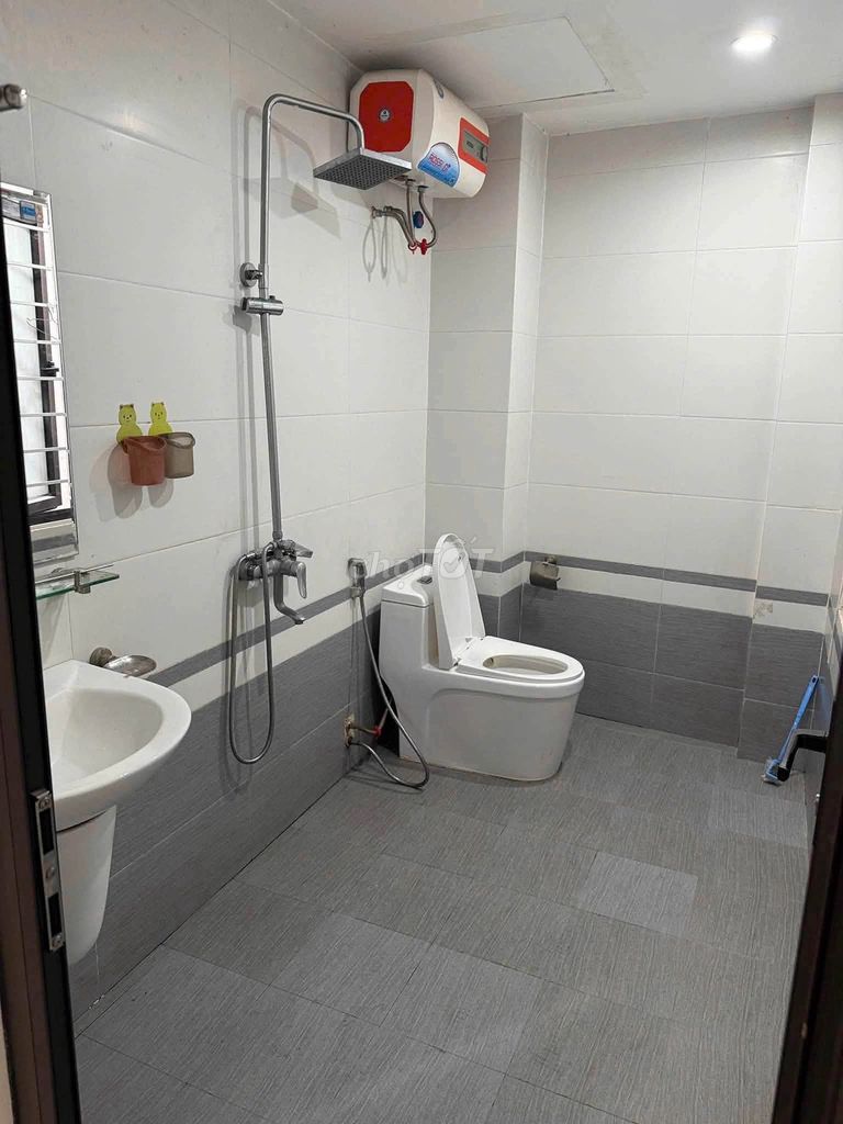 Rent the original Ngọc Lâm, Long Biên, 5 stories, 3 sleeps