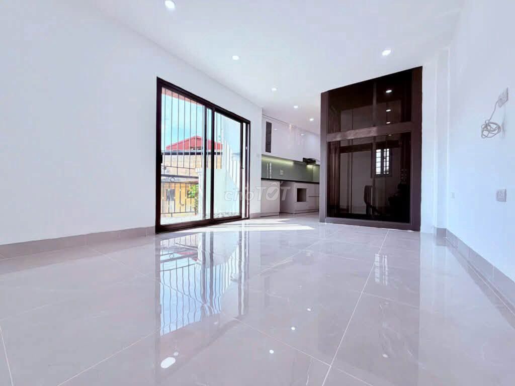 Rent the entire 5-story apartment with an elevator in Thanh Nhàn.