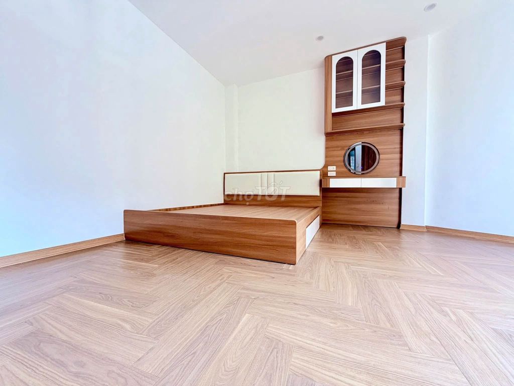 Rent the entire 5-story apartment with an elevator in Thanh Nhàn.