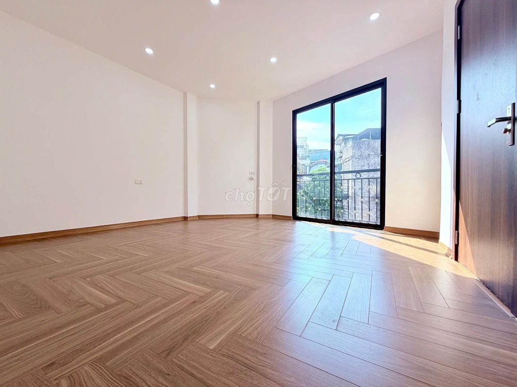 Rent the entire 5-story apartment with an elevator in Thanh Nhàn.