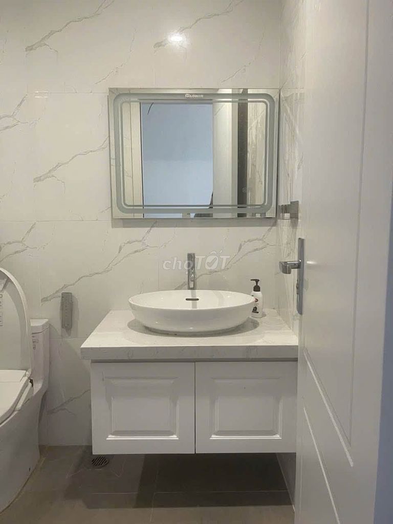 Rent an interior 640 Vin1, 70 meters, with elevators, bare air conditioner.