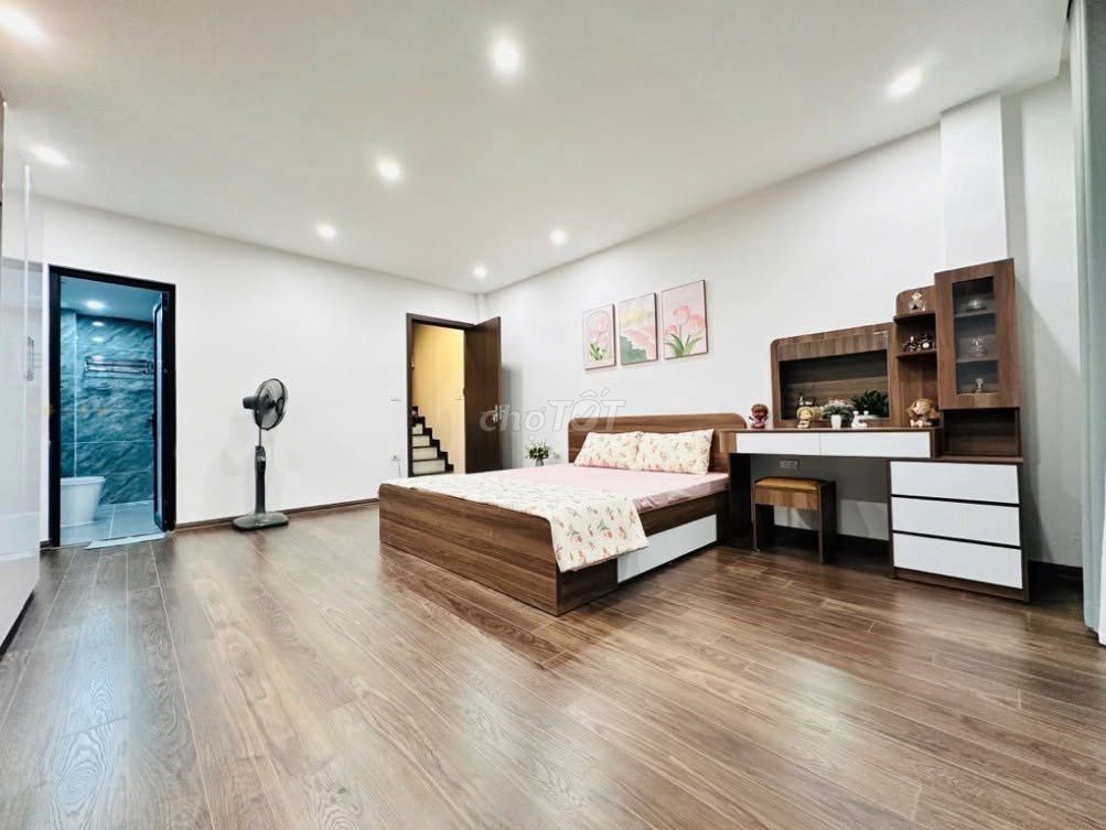 Rent Vũ Ngọc Phan, Đống Đa, 36 meters x 4/4 floors, 3 bedrooms, enough stuff.