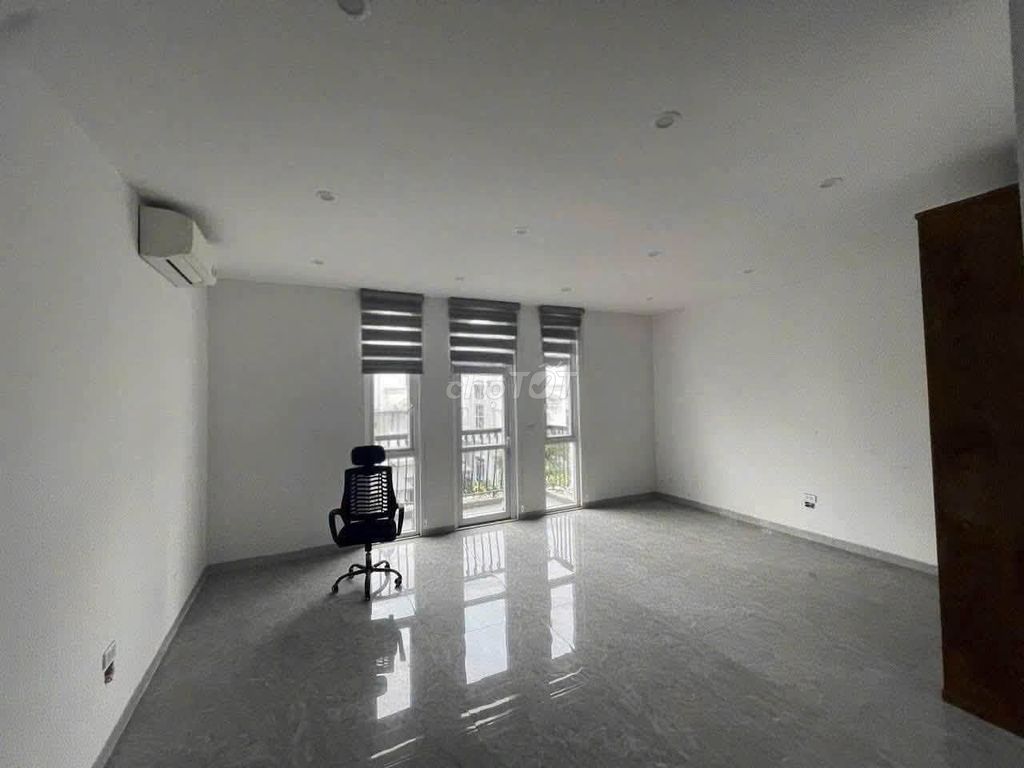 Rent the villa next to Louis Đại Mỗ with an elevator.