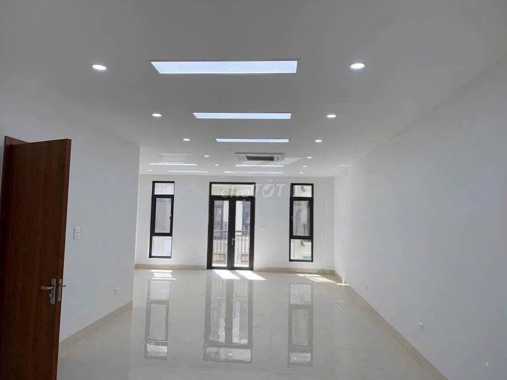 Rent the villa next to Louis Đại Mỗ with an elevator.