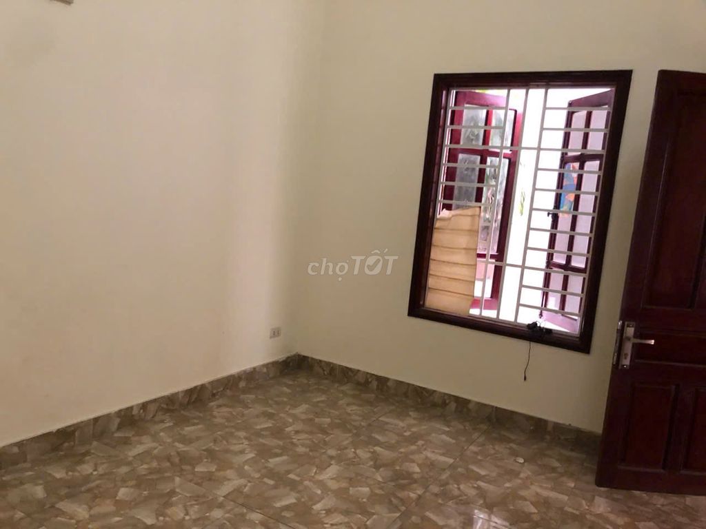 Rent the original house 65 meters x 5 floors, 6 bedrooms, parking cars, Láng Road,